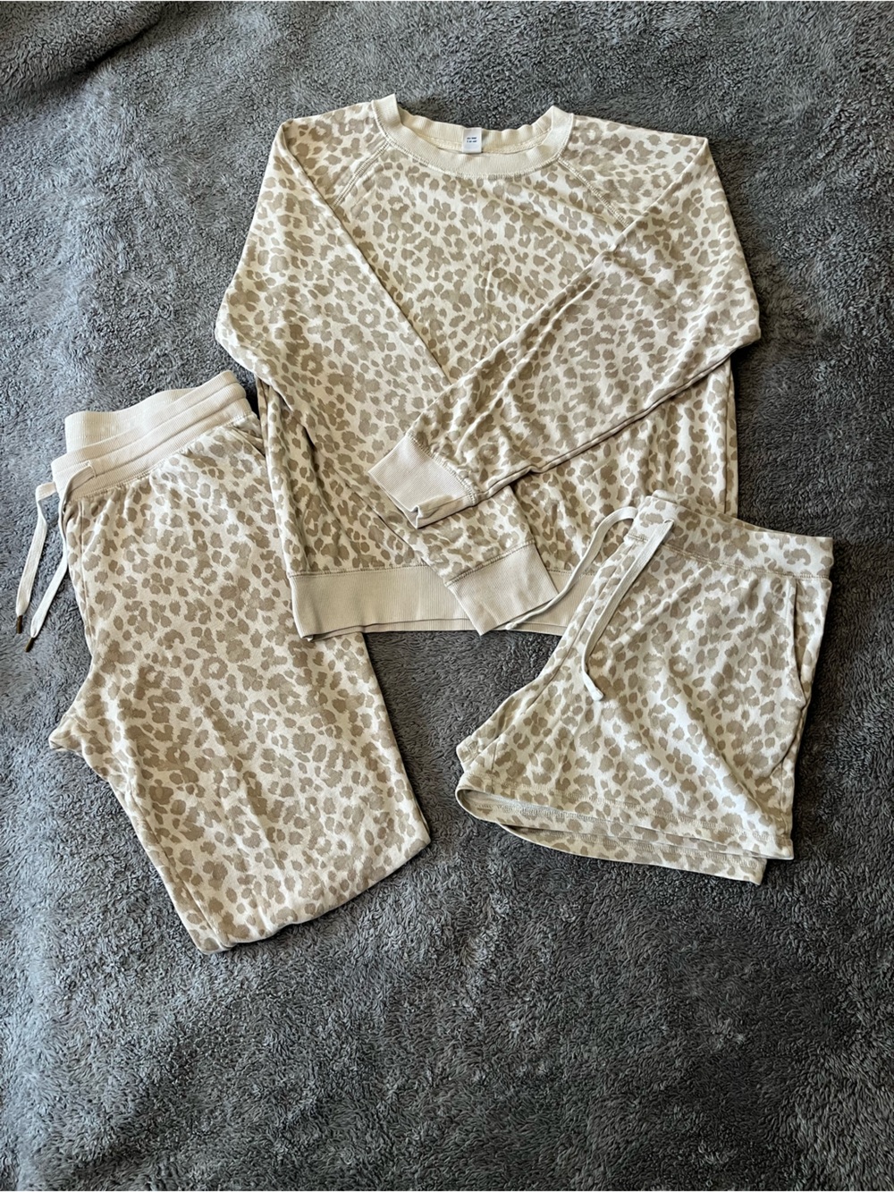 Women’s Tan Giraffe Print Pajama Set - 3-Piece Cozy Lounge Set